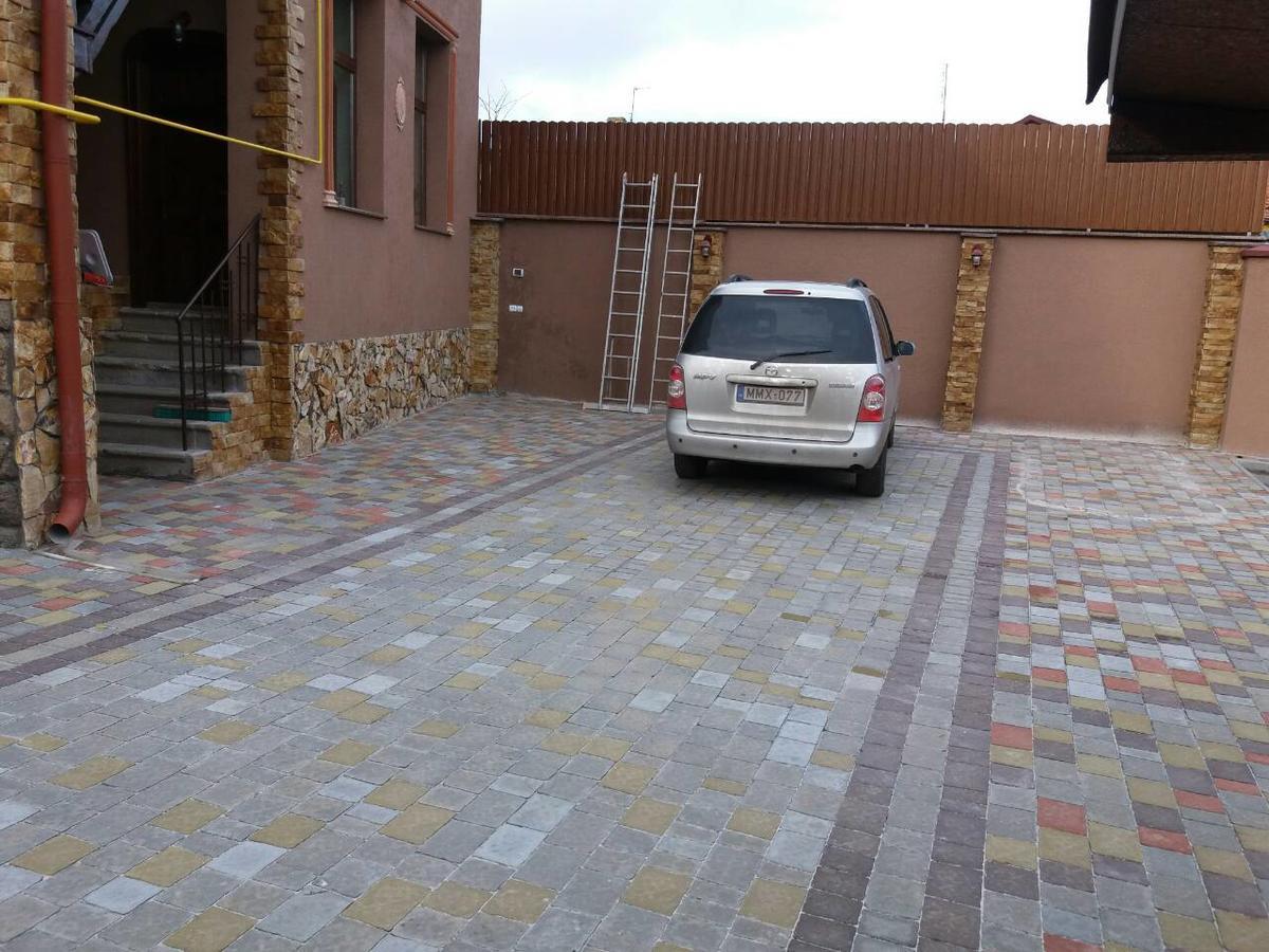 Guest House Zhanna Berehove  Exterior foto